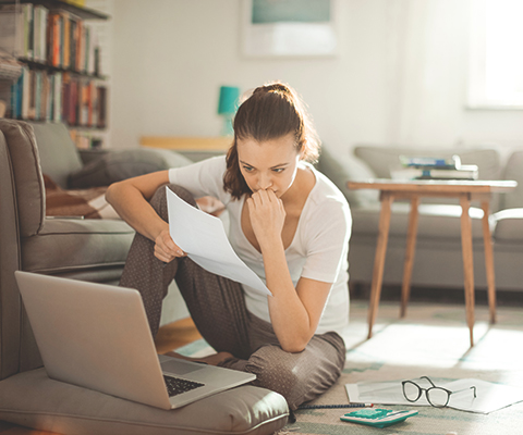 Woman worried on laptop thumbnail